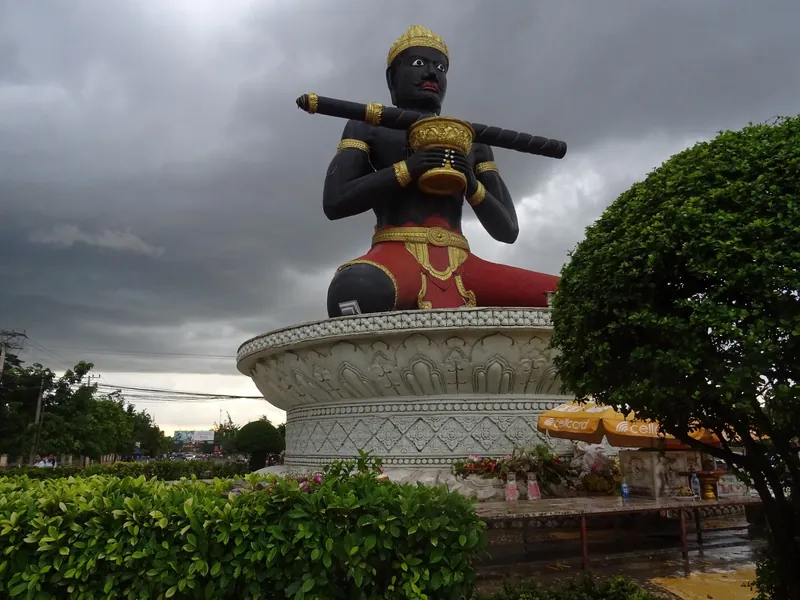 Statue of Ta Dumbong with the black stick, the landmark of Battambang