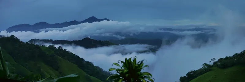Mist over the hills south of Estanquillos in Atenas canton