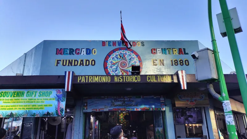 Bemalte Fassade des 1880 gegründeten Mercado Central in San José