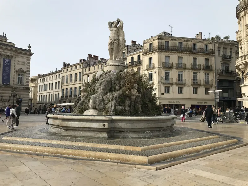 Brunnen Fontaine des Trois Grâces von 1790 auf der Place de la Comédie in Montpellier