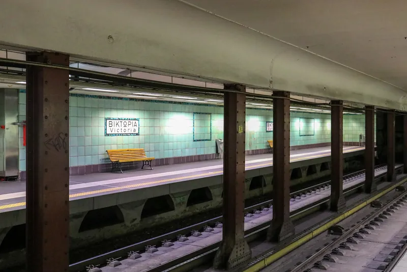 Bahnsteig der Metrostation Victoria an der Athener Metrolinie 1