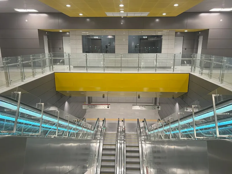 Rolltreppen in der Metrostation 25 Martiou in Thessaloniki kurz nach der Eröffnung der Linie 1