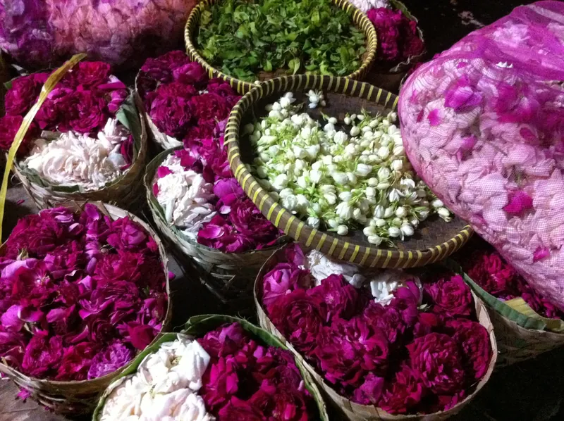 Jasmine flowers and rose petals for Kejawen rituals at a stall by Pasar Beringharjo, Yogyakarta