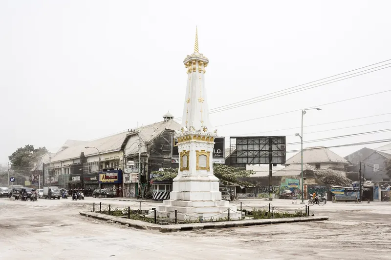 The Tugu monument and streets of Yogyakarta covered in volcanic ash after the Kelud eruption on 14 February 2014. Ash falls on Yogyakarta when Kelud or Merapi erupts.
