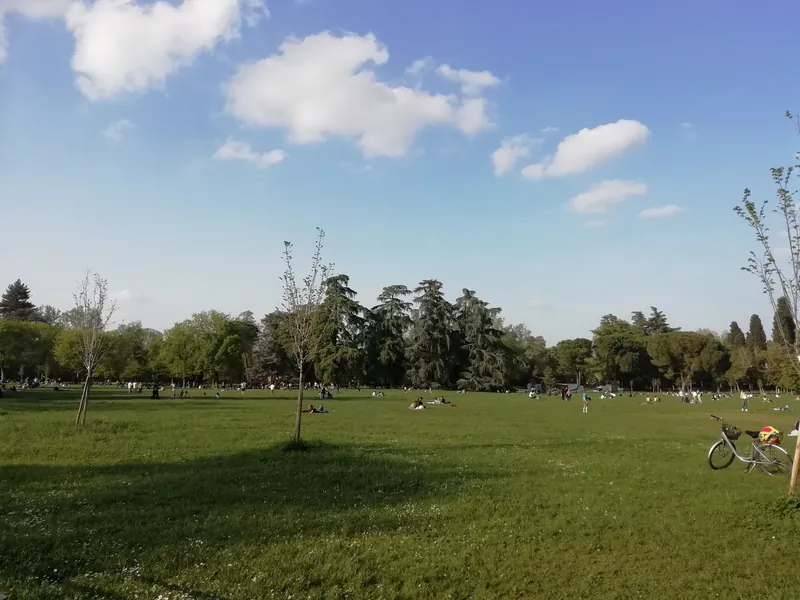 Liegewiese in den Giardini Margherita in Bologna