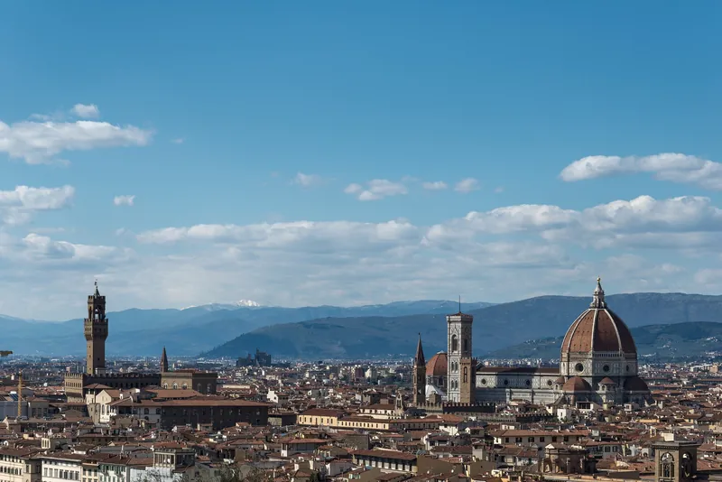 Blick vom Piazzale Michelangelo über Florenz und die toskanischen Hügel