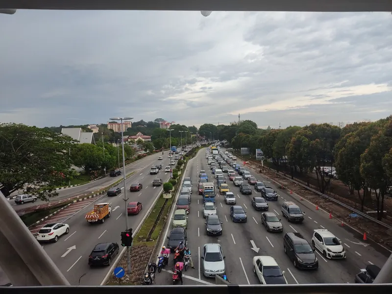 Stau auf der Lebuh AMJ am Melaka Sentral im Nachmittagsverkehr, 12. November 2021
