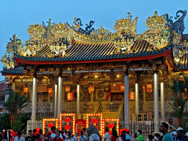 Klanhaus Khoo Kongsi in George Town auf Penang, zum chinesischen Neujahrsfest im Februar 2024 beleuchtet