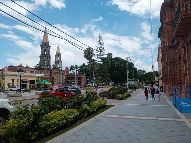 Avenida Francisco I. Madero in central Chapala with the parish church of San Francisco de Asís