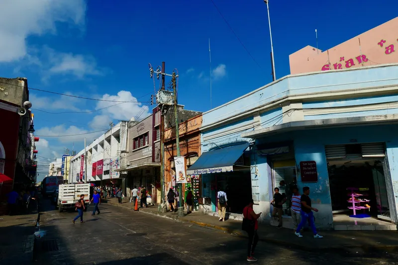 Shops and pedestrians on Calle 65 at Calle 56-A in central Mérida