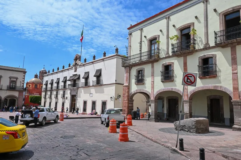 Government building and arcaded houses on the Plaza de Armas in Querétaro's historic centre