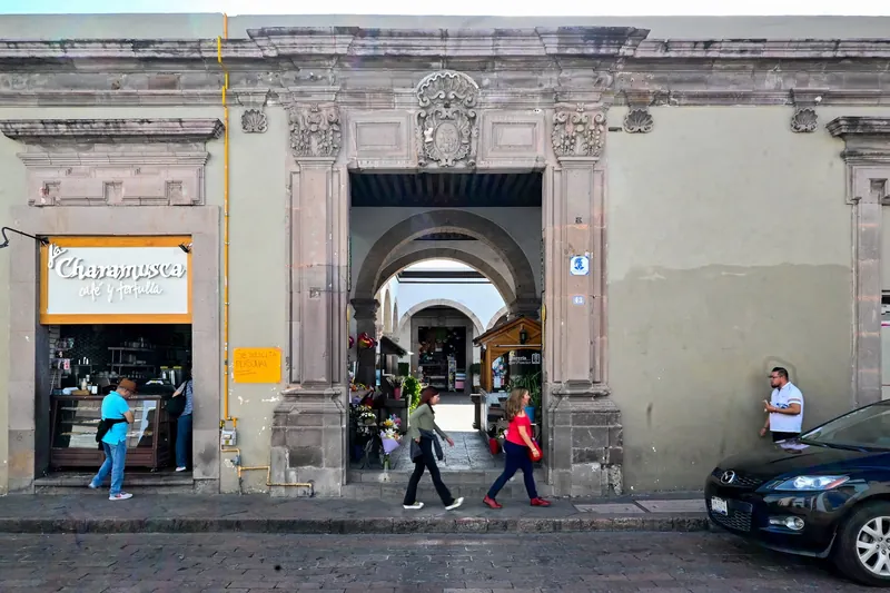 Colonial archway with a café and courtyard passage in Querétaro's historic centre