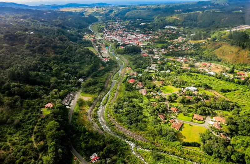Luftaufnahme des Ortes Boquete im Tal des Río Caldera
