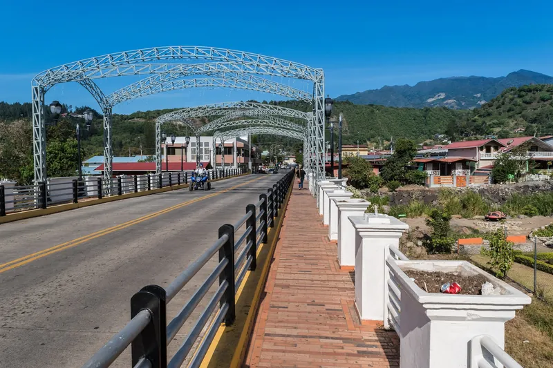 Straßenbrücke über den Río Caldera am Ortseingang von Boquete