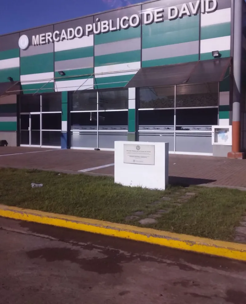 Mercado Público de David market hall in the early morning