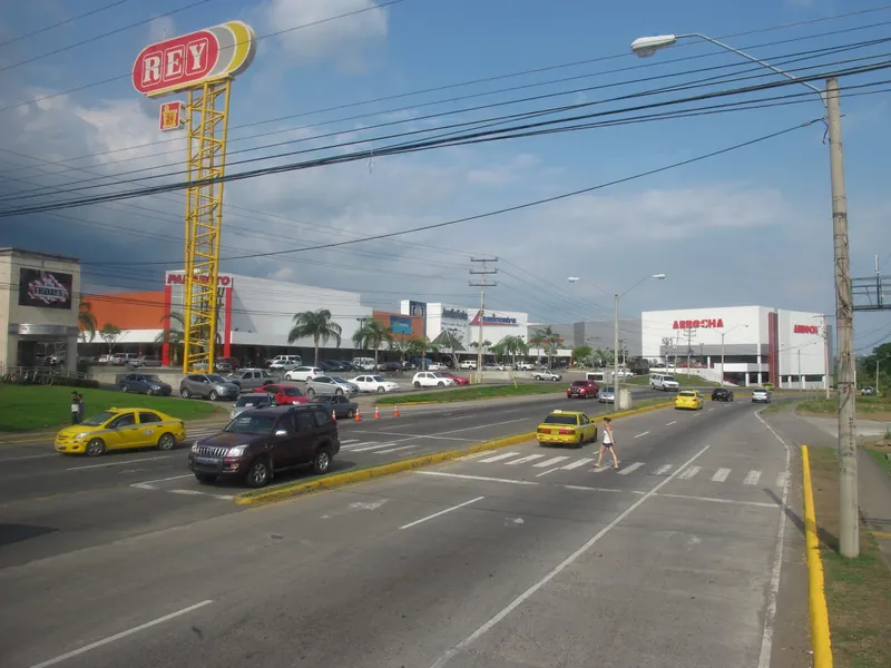 The Pan-American Highway (Interamericana) in David with an El Rey supermarket and shopping centres