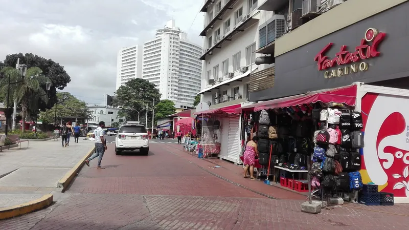 Street vendors and shops at Plaza 5 de Mayo in Panama City