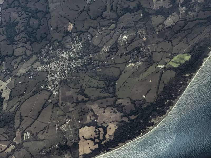 Luftaufnahme des Ortes Pedasí und der Küste der Halbinsel Azuero
