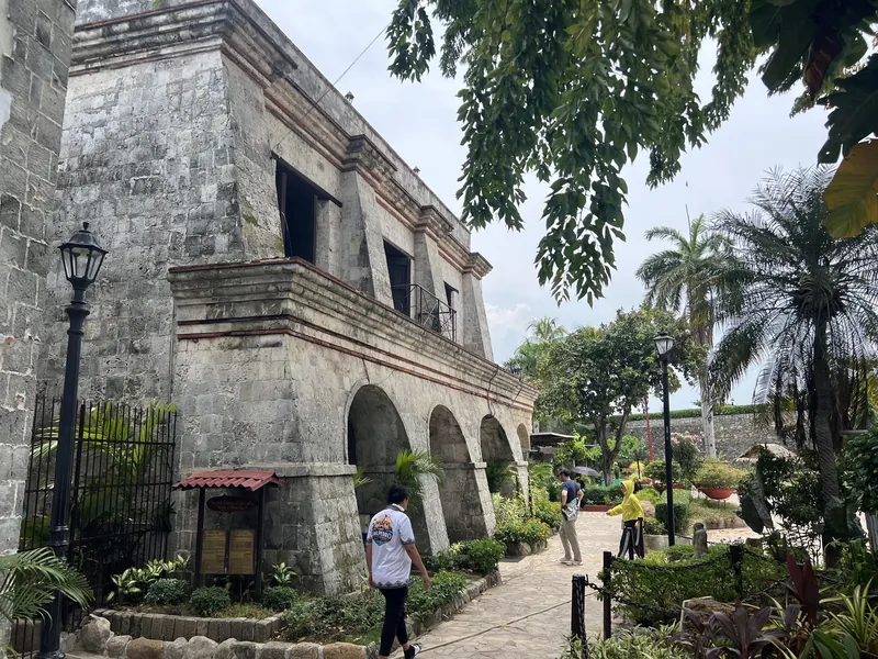 Innenhof und Eingangsbau der spanischen Festung Fort San Pedro in Cebu City