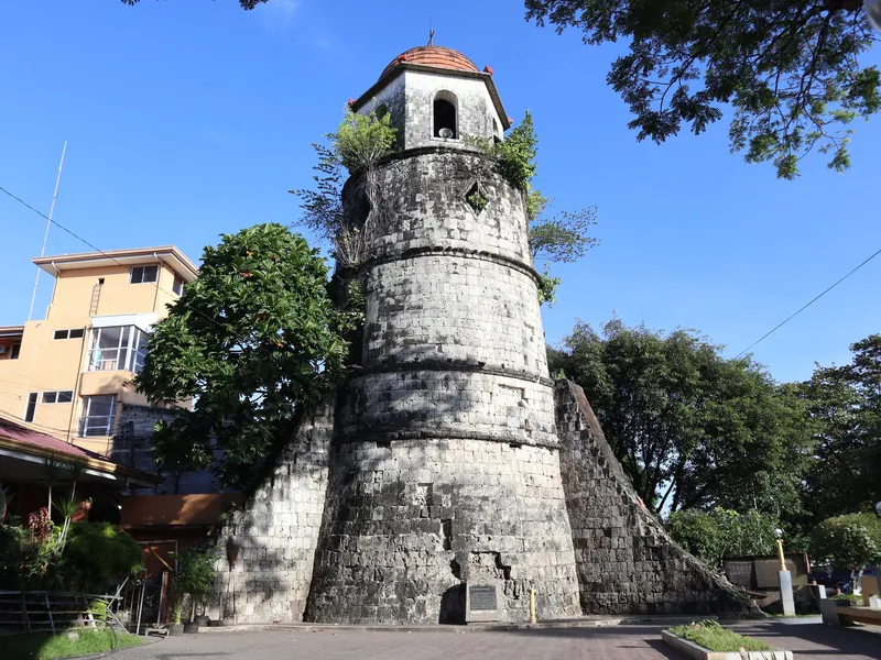 Historischer Glockenturm (Campanario) an der Perdices Street in Dumaguete City