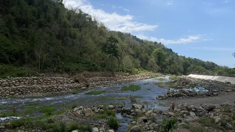 Okoy River im Bergtal von Valencia bei Dumaguete, Negros Oriental