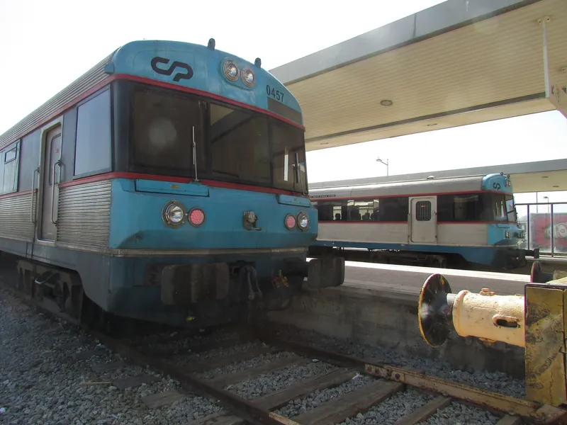 Dieseltriebwagen der CP-Baureihe 0450 im Bahnhof Lagos, Endpunkt der Algarve-Bahnlinie