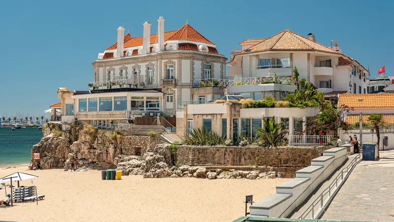 Praia da Conceição in Cascais with villas on the rocky headland