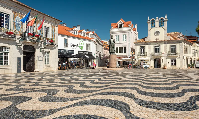 Praça 5 de Outubro in Cascais with wave-pattern mosaic paving, the old town hall and the Nossa Senhora da Assunção chapel