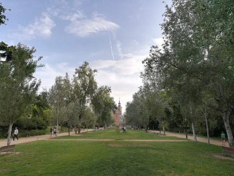 Allee Passeig dels Àlbers im Parc de la Ciutadella in Barcelona