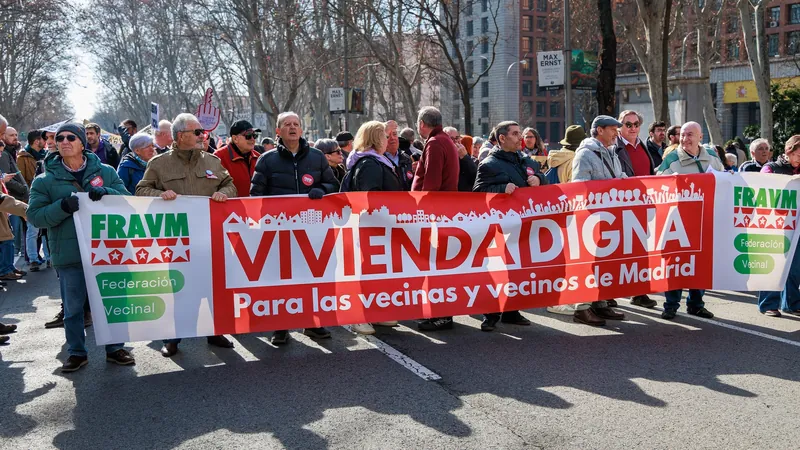 Madrid neighbourhood federation FRAVM with a "Vivienda digna" banner on Paseo del Prado at the housing demonstration of 9 February 2025