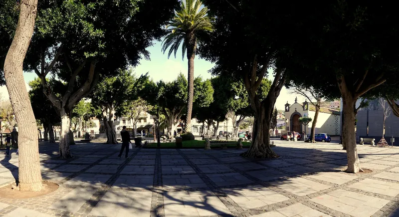 Plaza del Adelantado mit der Ermita de San Miguel in der UNESCO-Altstadt von La Laguna auf Teneriffa