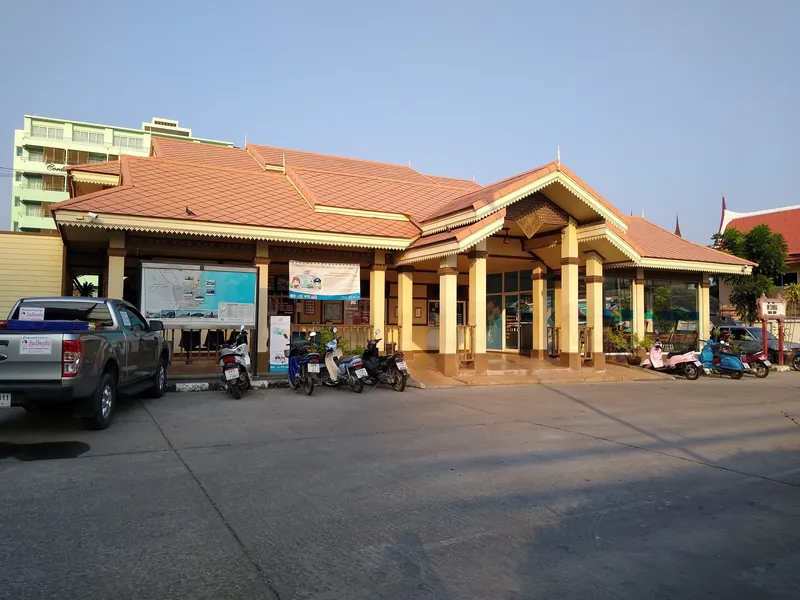 Busbahnhof des Fernbusunternehmens Sombat Tour in Hua Hin