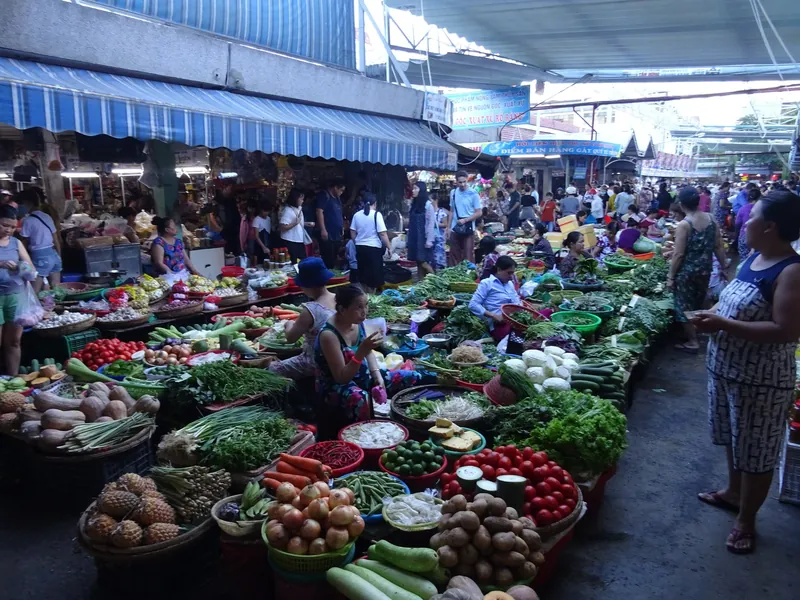 Gemüsestände im Cho Con (Con-Markt), dem größten Frischemarkt von Da Nang