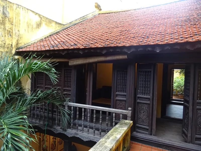 Innenhof des historischen Kaufmannshauses in der Ma-May-Straße in der Altstadt von Hanoi