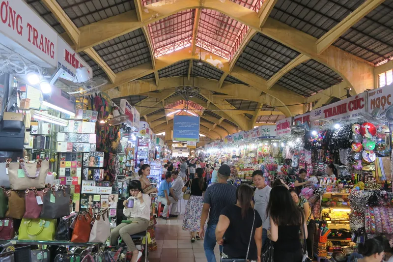 Verkaufsgang in der Markthalle Ben Thanh in Ho-Chi-Minh-Stadt